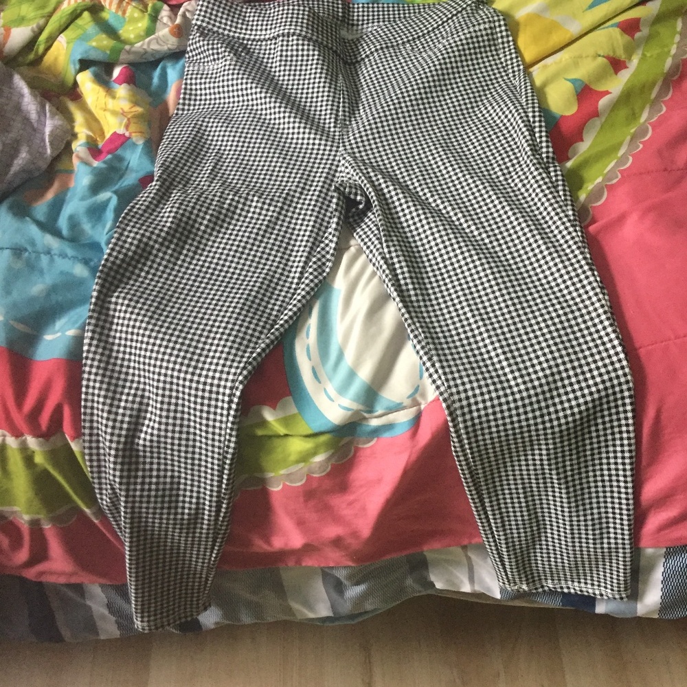 Black and whit pants